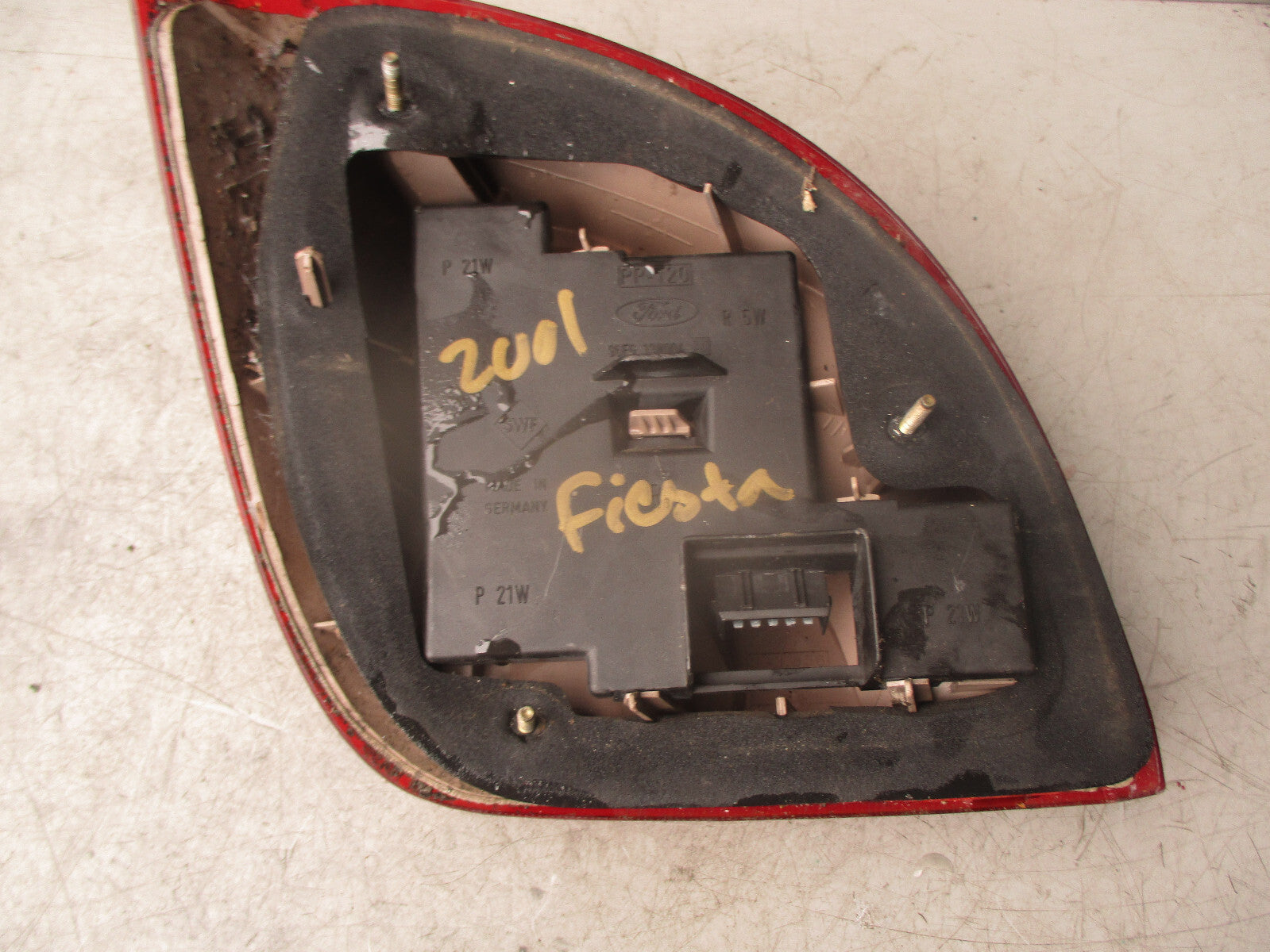 2001 FORD FIESTA OSR DRIVER SIDE SIDE REAR TAILLAMP TAIL LIGHT 96FG13N004