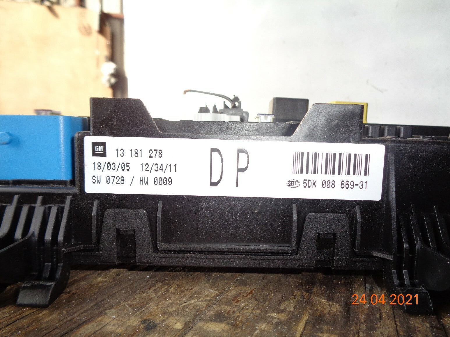 VAUXHALL ASTRA H MK5 2006 REAR BOOT FUSE RELAY BOX FUSEBOX MODULE 13181278 DP