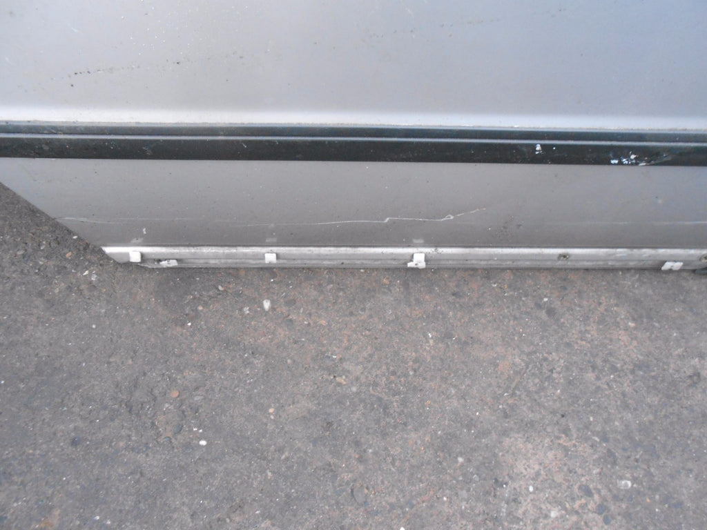 2001 - 2008 SKODA SUPERB B5 3U SALOON OSR DRIVER SIDE REAR DOOR COMPLETE SILVER