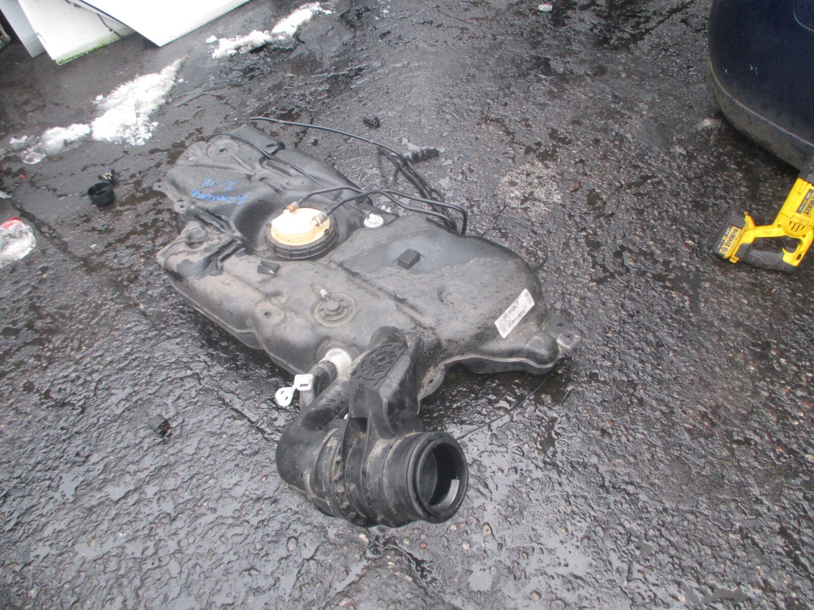 VAUXHALL GRANDLAND X 2018 1.6 DIESEL FUEL TANK 9818040480