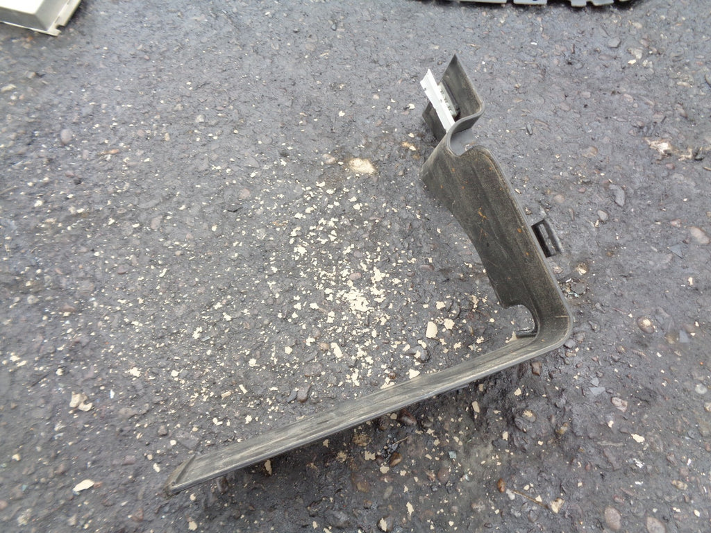LAND ROVER DISCOVERY 2005 3 LR3 BATTERY TRAY HOLDER PAD DWM500031