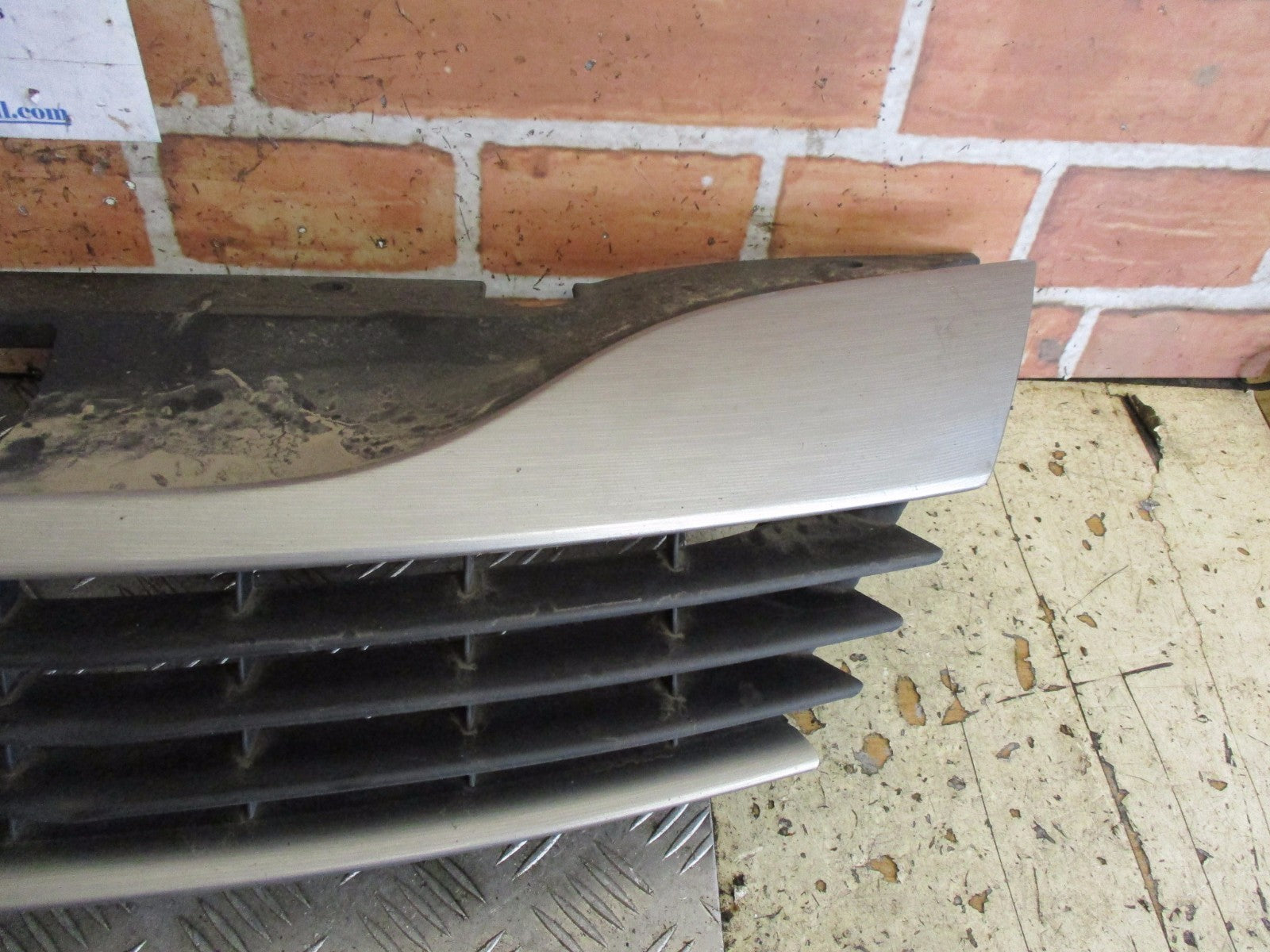 RENAULT LAGUNA MK2 2003 FRONT BUMPER GRILL GRILLE AIR INTAKE 8200012581