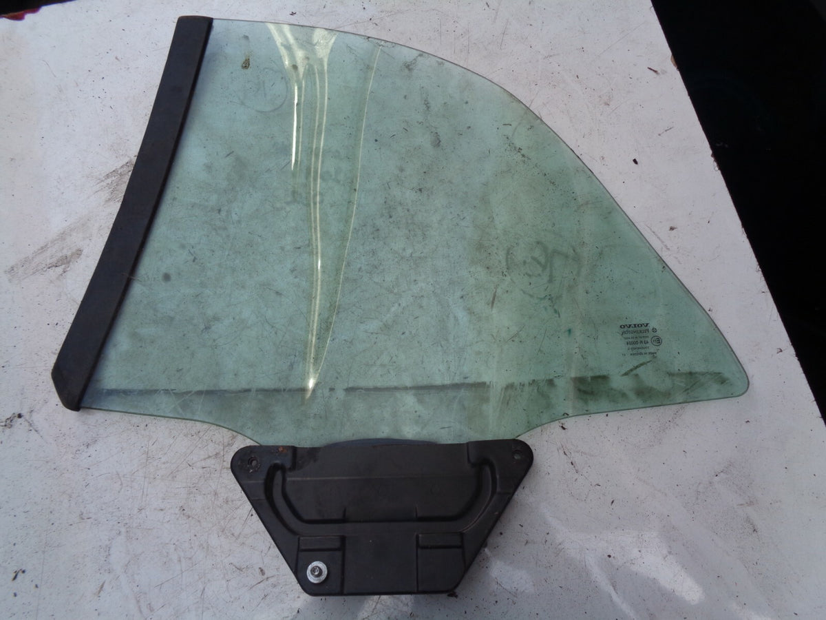 VOLVO C70 2001 OSR DRIVER SIDE REAR WINDOW GLASS