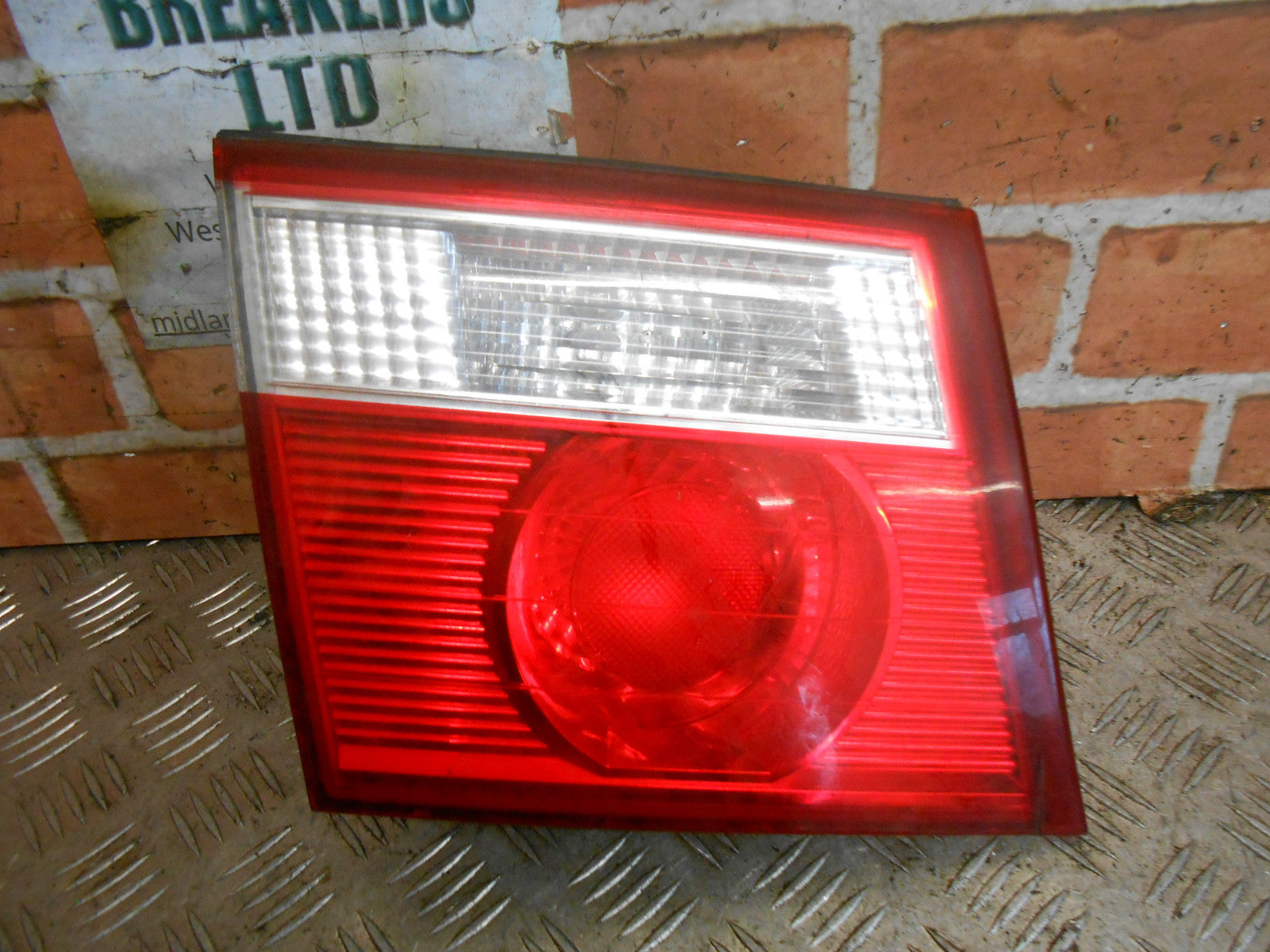 KIA CARENS MK2 2003 NSR PASSENGER SIDE REAR INNER LIGHT