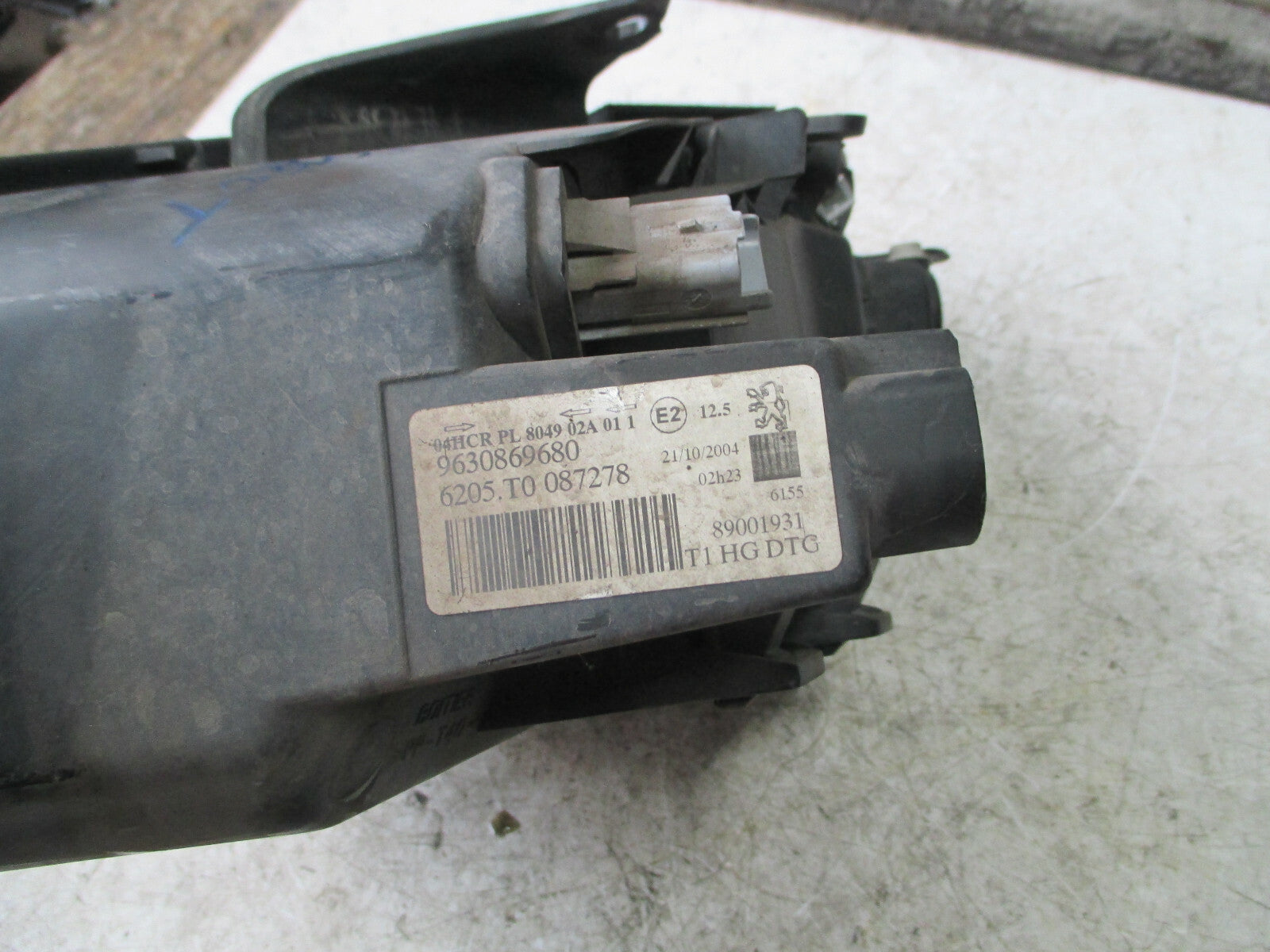 PEUGEOT 206 2004 OSF DRIVER SIDE FRONT HEADLIGHT HEADLAMP 9630869680