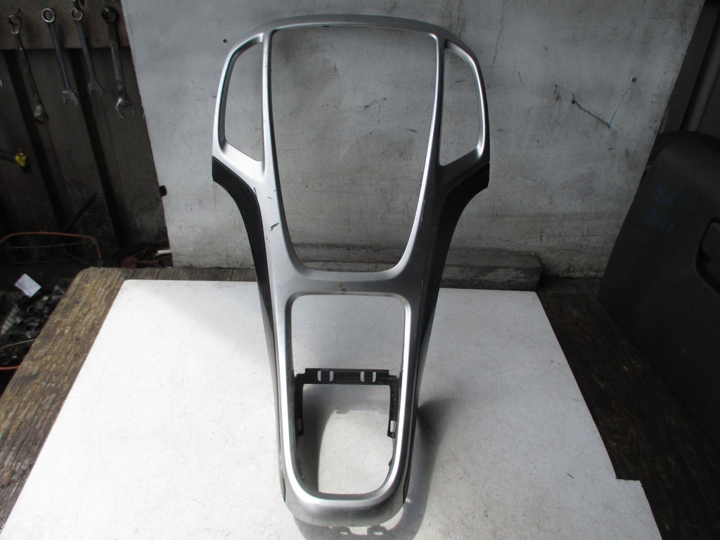 VAUXHALL ASTRA J MK6 2012 GEARSTICK SURROUND BEZEL TRIM SILVER BLACK 13349237