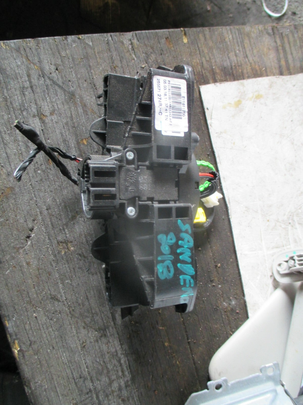 DACIA SANDERO 2018 MULTIFUCTIONAL STEERING WHEEL SWITCH BUTTON E11811200