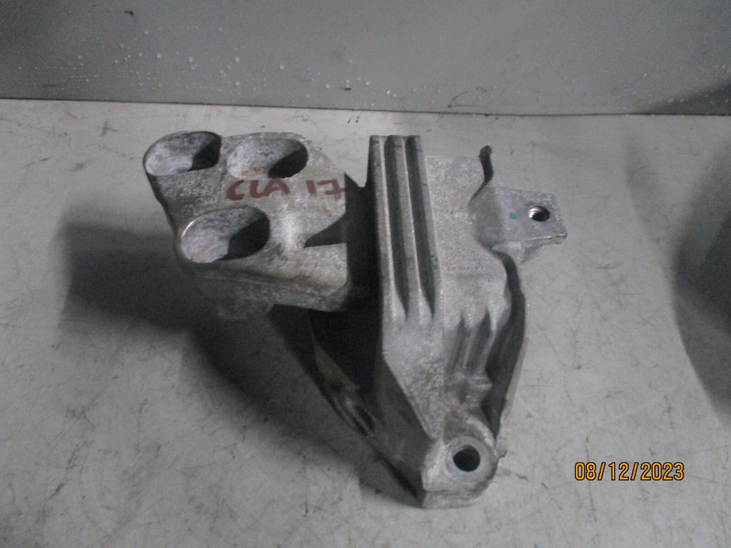 MERCEDES BENZ CLA 2017 1.6 PETROL PASSENGER SIDE ENGINE MOUNT 2462400217