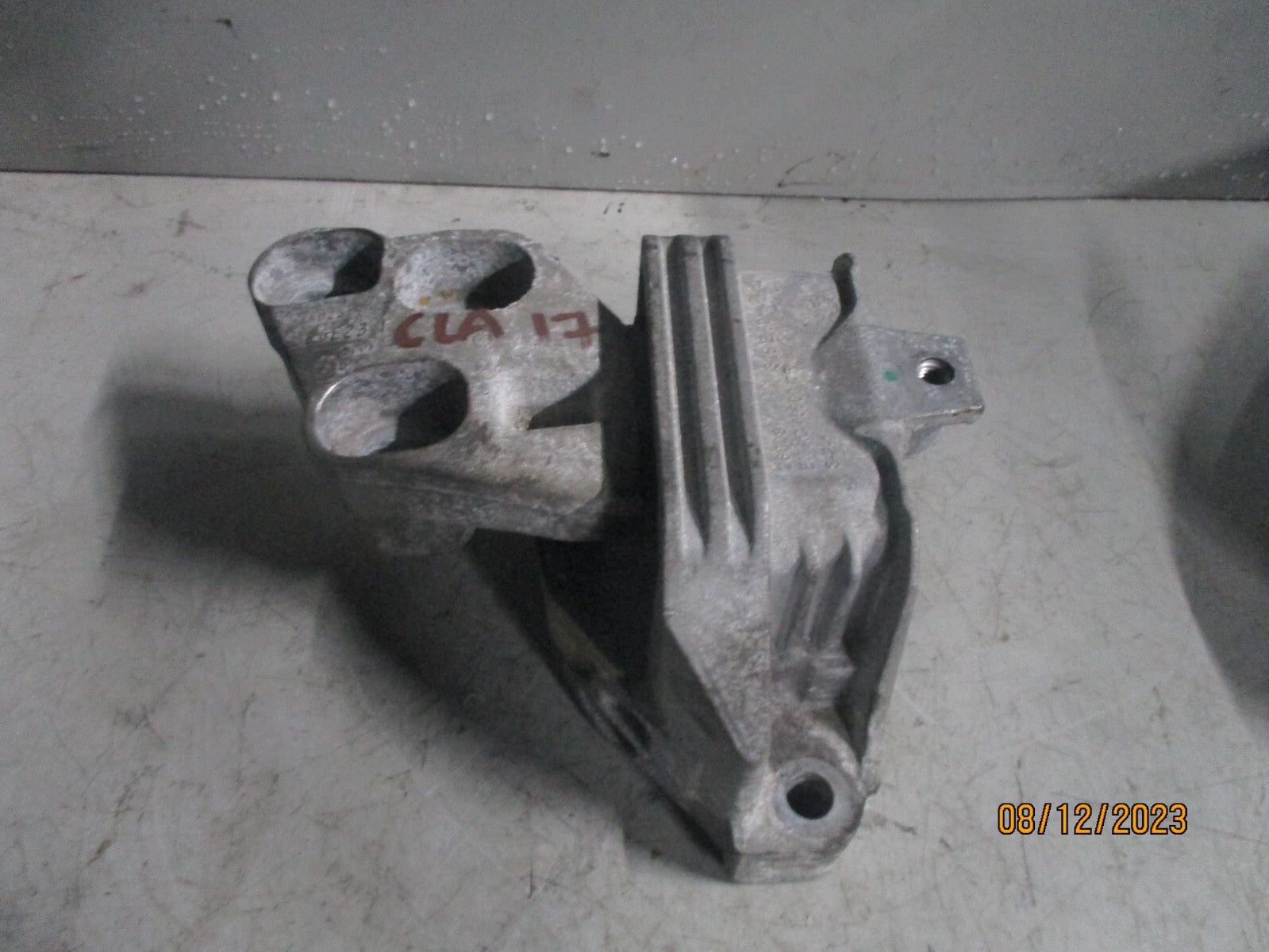 MERCEDES BENZ CLA 2017 1.6 PETROL PASSENGER SIDE ENGINE MOUNT 2462400217