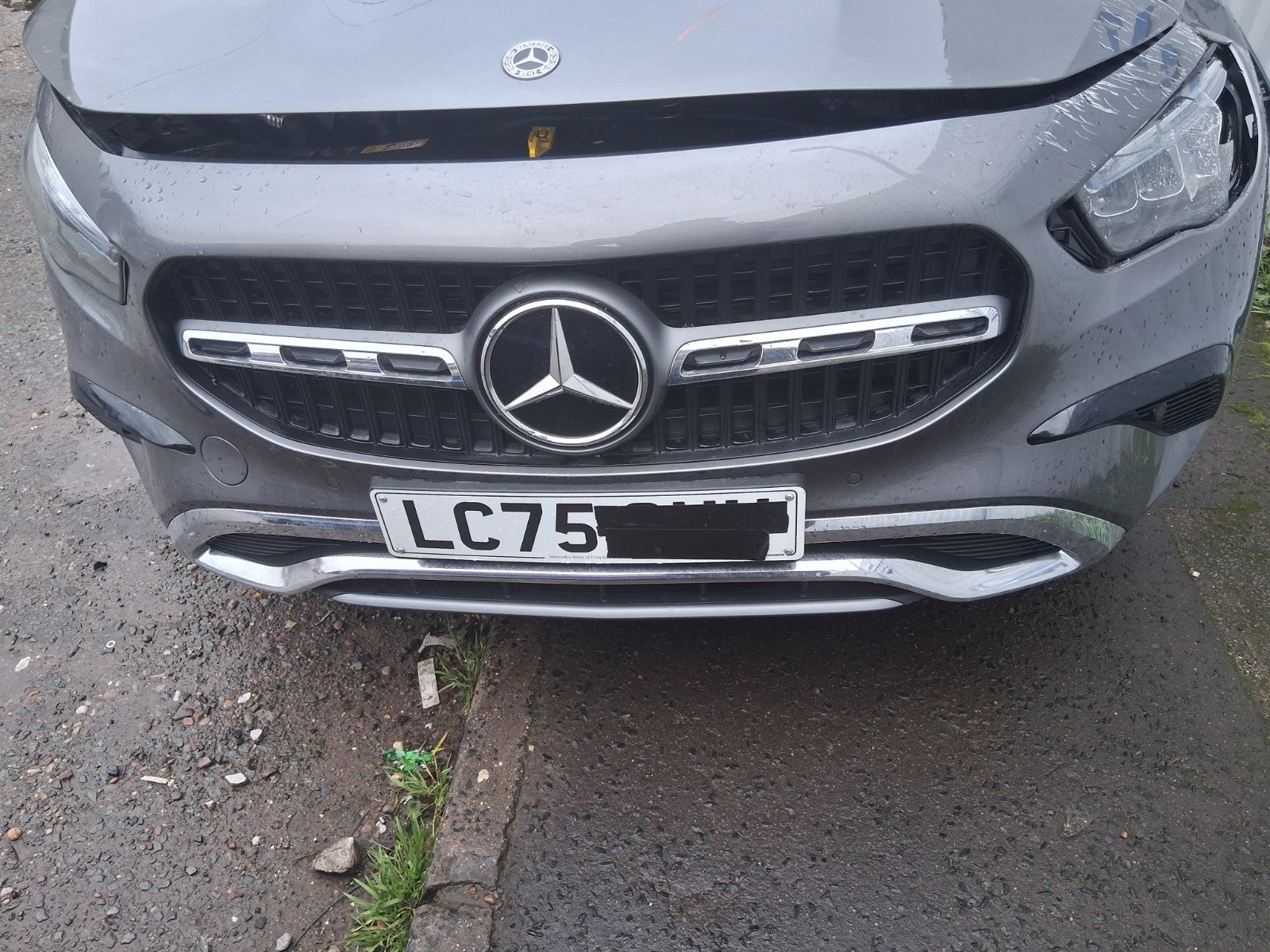 2025 MERCEDES BENZ GLA 180 H247 FACELIFT FRONT BUMPER GRILL WITH BADGE GRILLE