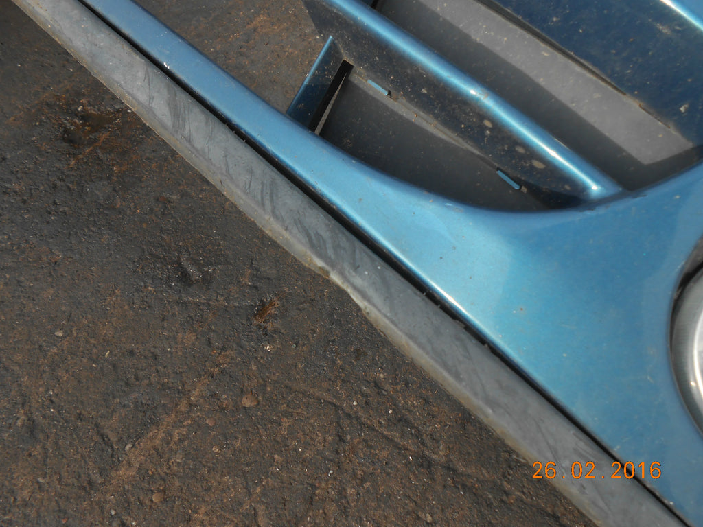 RENAULT CLIO 1999 MK2 FRONT BUMPER WITH FOG LIGHTS IN BLUE GREEN