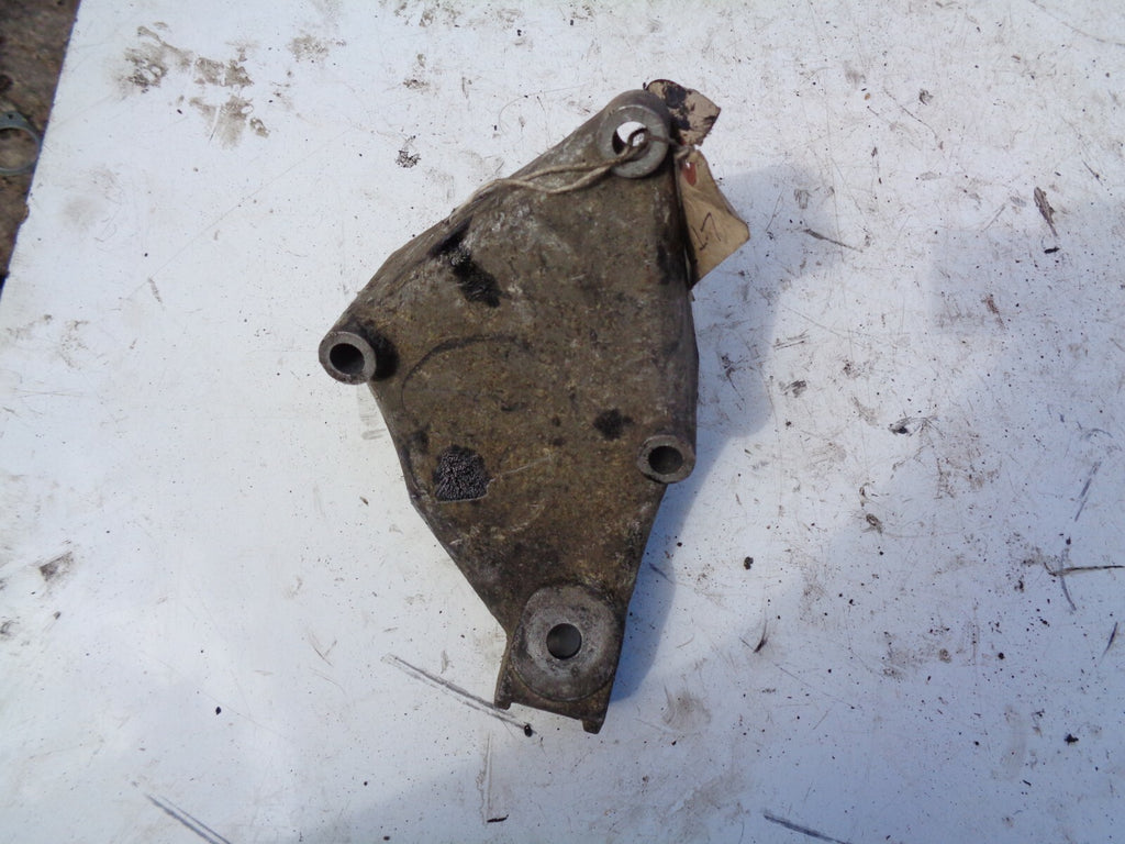 VW VOLKSWAGEN LT35 LT 35 2.5 2004 ENGINE MOUNT SUPPORT BRACKET 074199307B