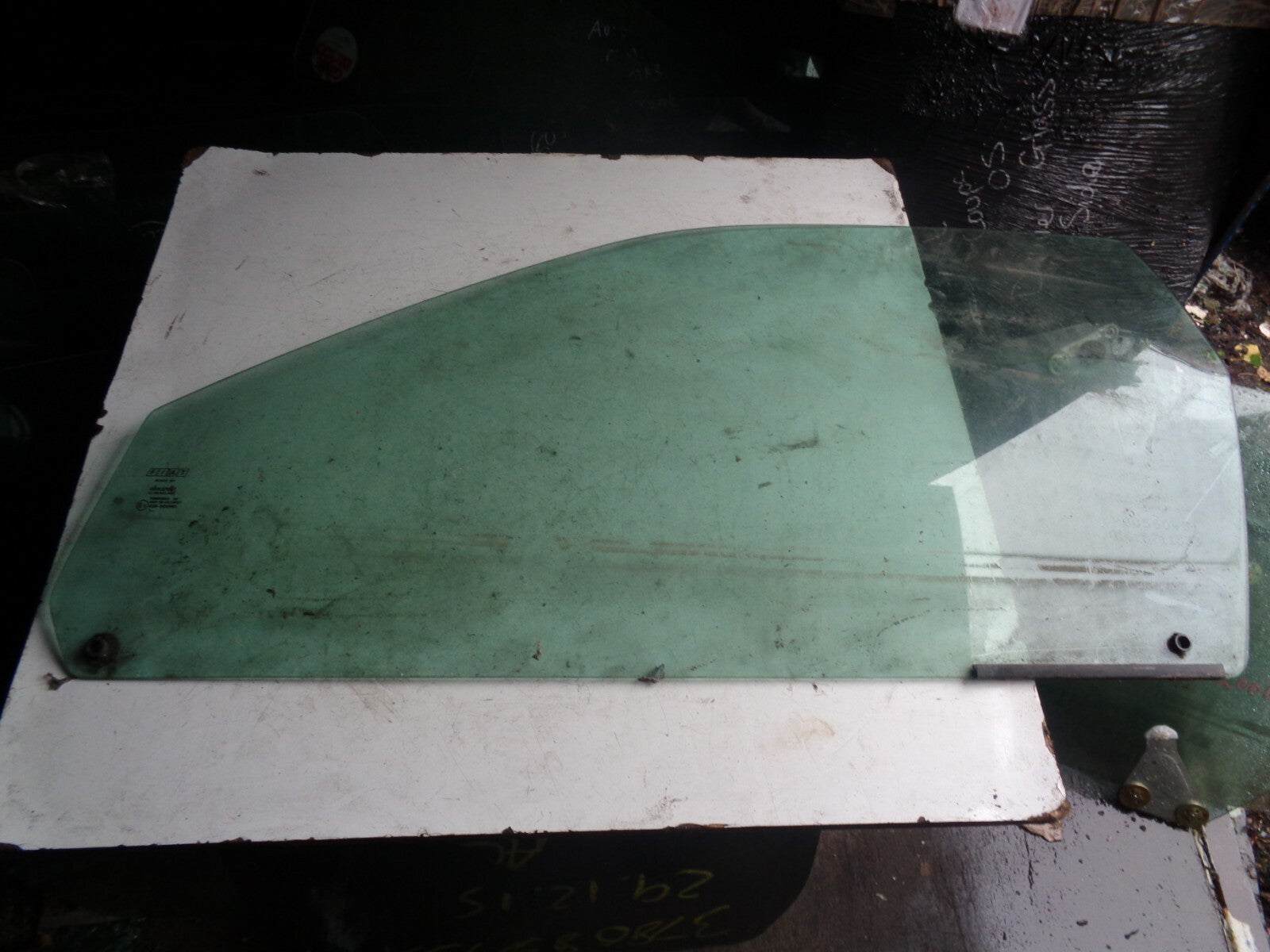 FIAT BRAVO  NSF PASSENGER SIDE FRONT WINDOW GLASS