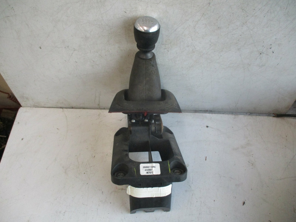 DODGE CALIBER 2.0 DIESEL 2008 6 SPEED GEAR STICK SELECTOR KNOB GAITER 05062112AC