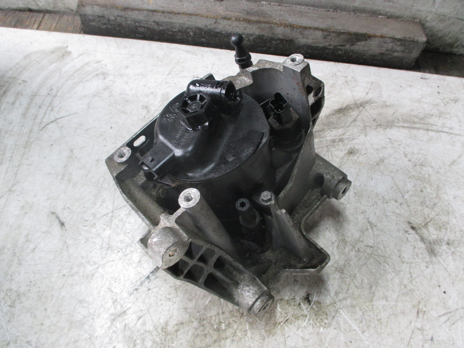 FORD KUGA MK2 2017 2.0 CDTI DIESEL FUEL FILTER BRACKET 9804498180