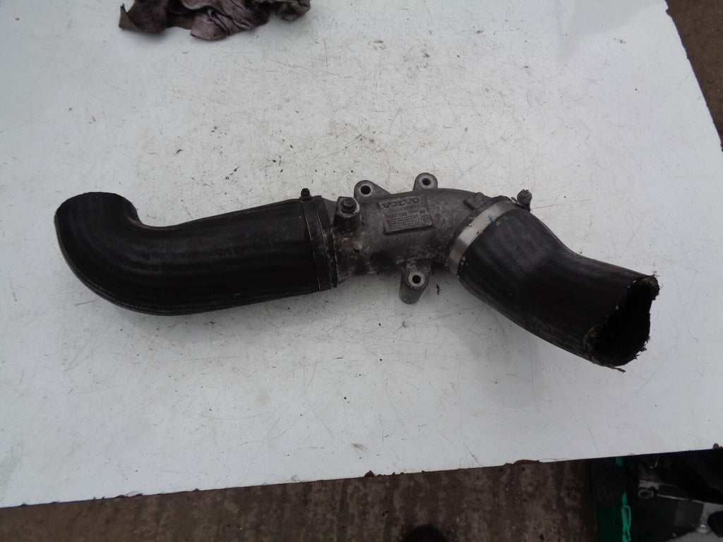 VOLVO V70  2004 D5 2.4 DIESEL TURBO EGR BOOST PIPE ALUMINIUM CONNECTOR 08631538