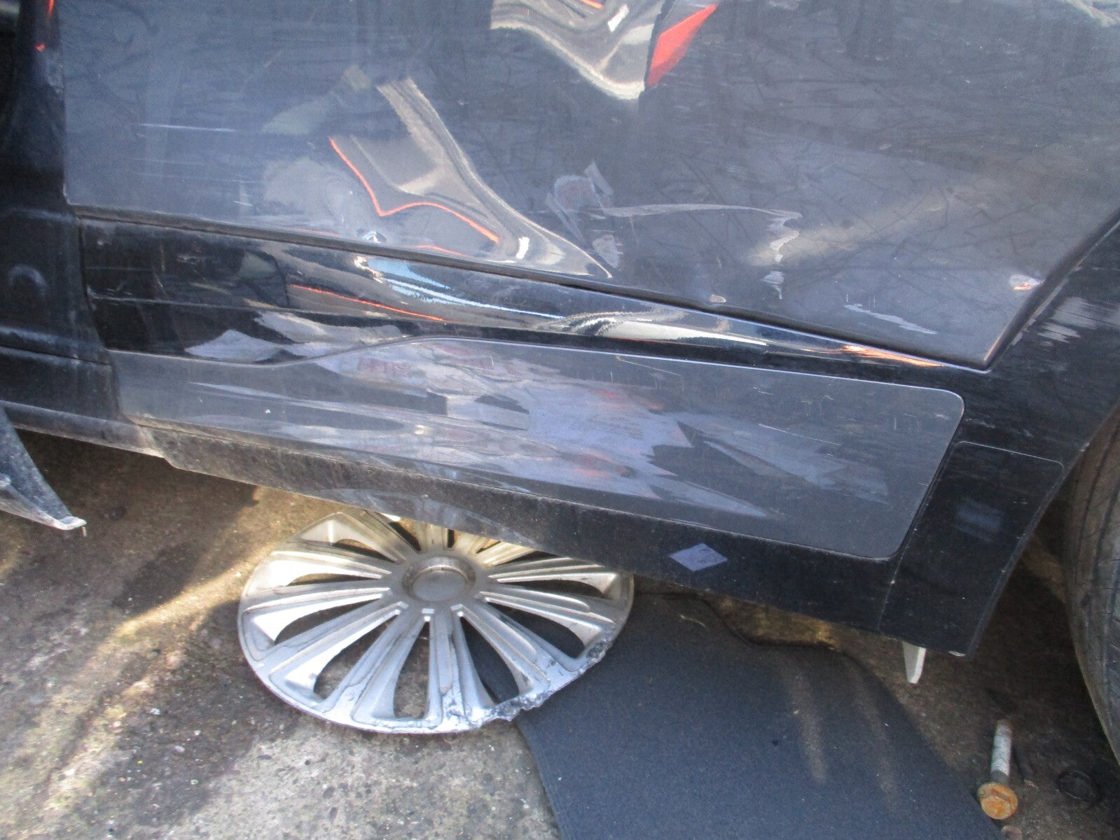 2023 KIA SPORTAGE MK5 NSR PASSENGER SIDE REAR LOWER DOOR MOULDING TRIM GREY