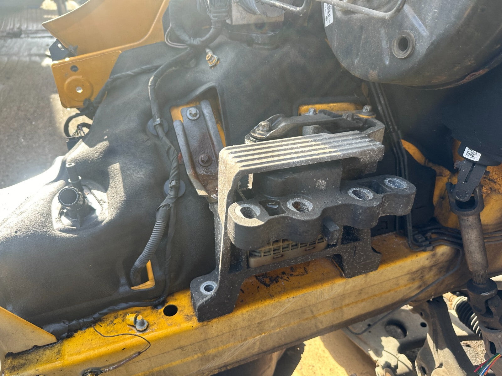 2019 MERCEDES SPRINTER W907 2.1 FWD OS DRIVER SIDE ENGINE MOUNT COMPLETE