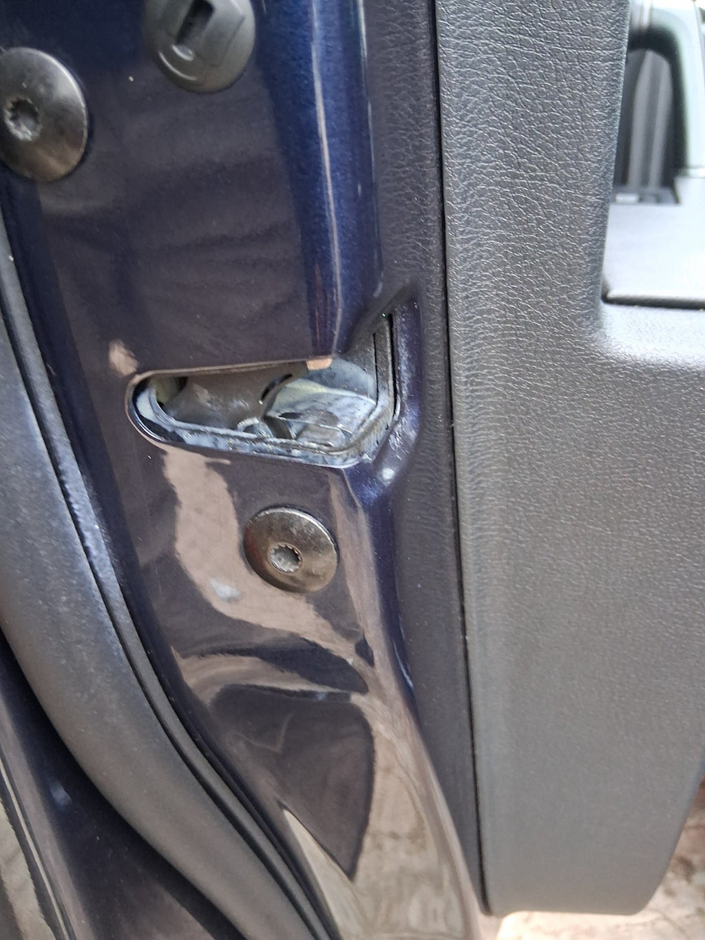 2014 VW VOLKSWAGEN PASSAT B7 SALOON NSF PASSENGER SIDE FRONT DOOR LOCK MECHANISM