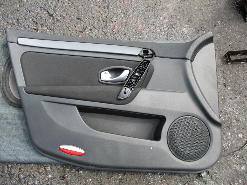 RENAULT LAGUNA MK3 2008 NSF PASSENGER SIDE FRONT PLASTIC DOOR CARD PANEL