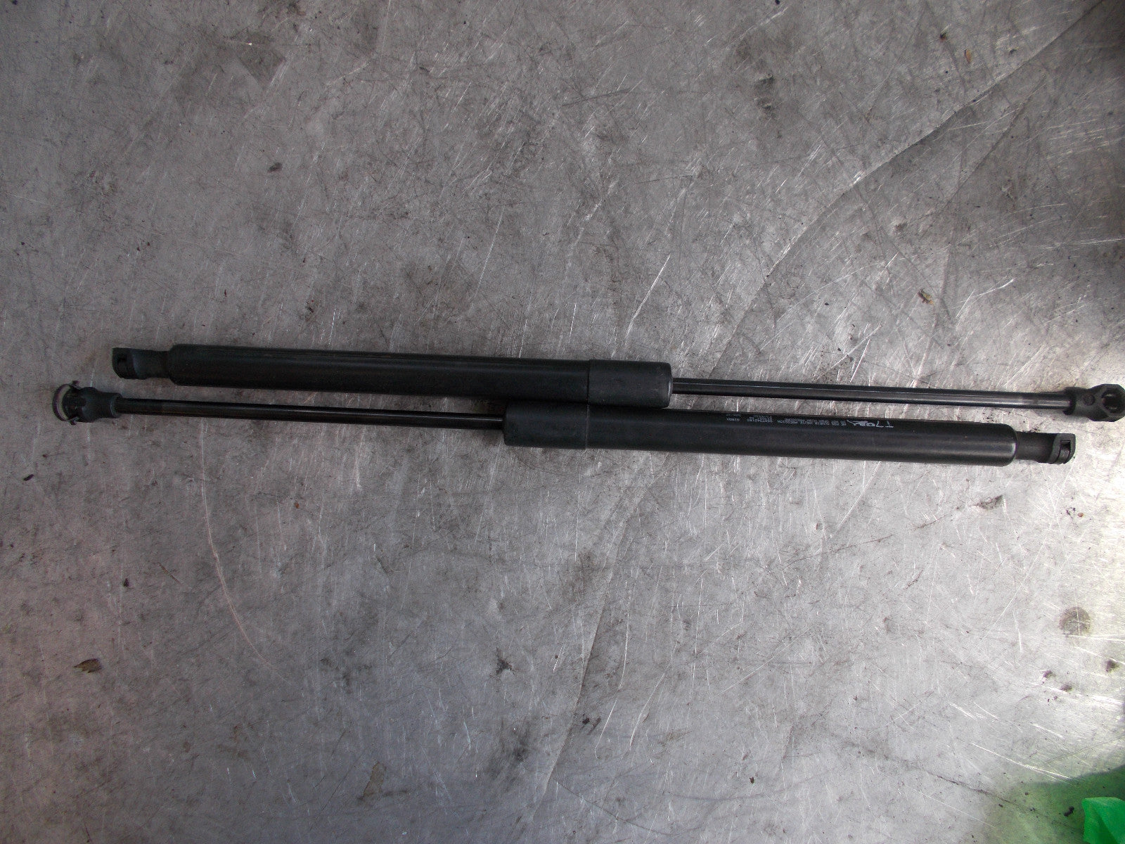 PEUGEOT 308 MK1 2008 HATCHBACK BOOTLID TAILGATE GAS STRUTS PAIR 9657342180
