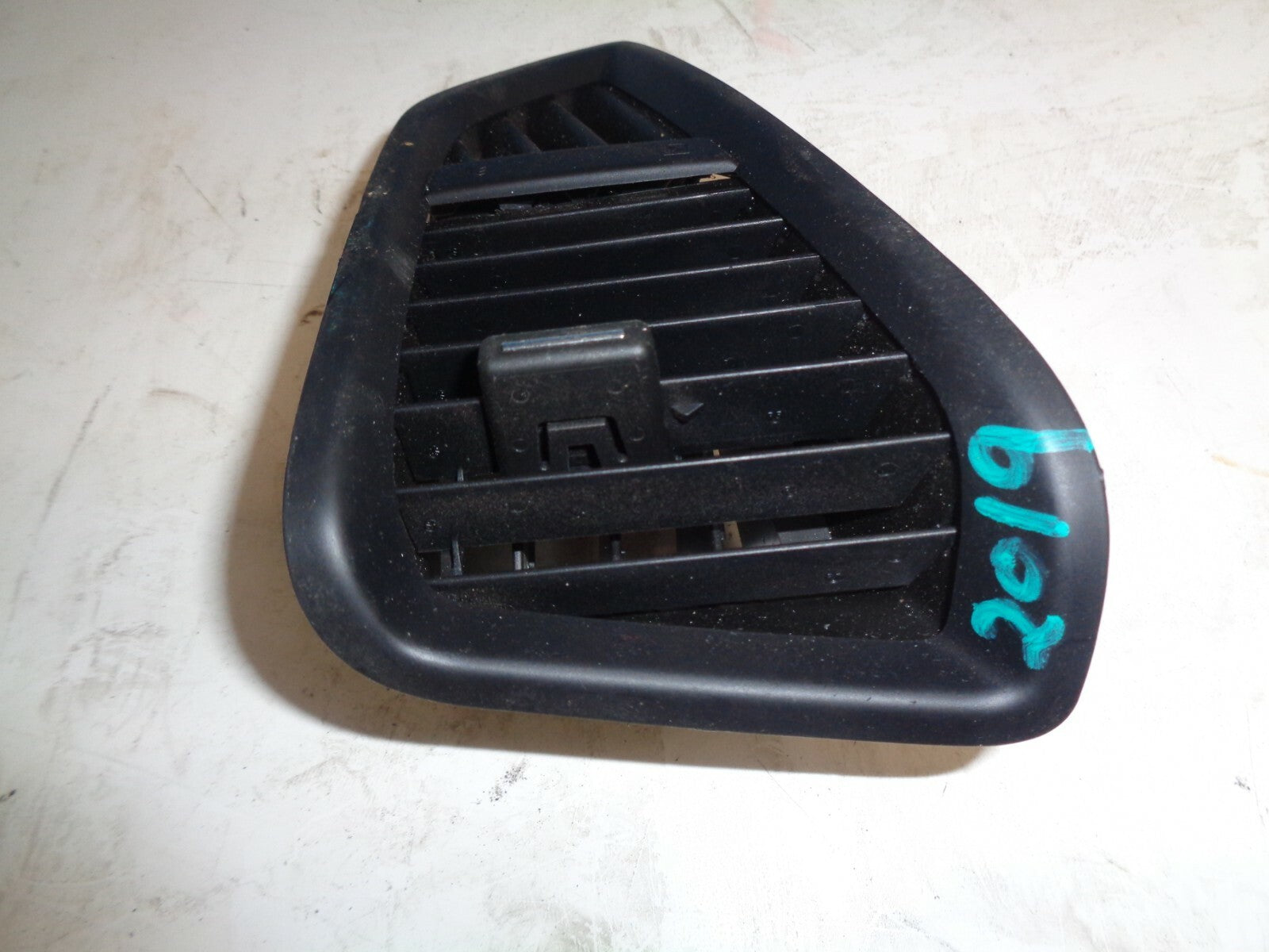 FORD ECOSPORT 2019 5DR OS DRIVER SIDE AIR  VENT GN15N018B08