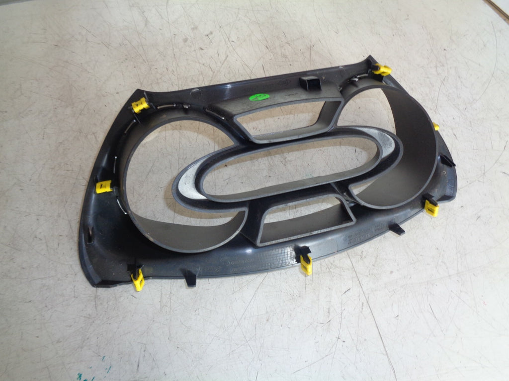 RENAULT CAPTUR 2018-19 SPEEDOMETER COWLING SURROUND TRIM 682504380R