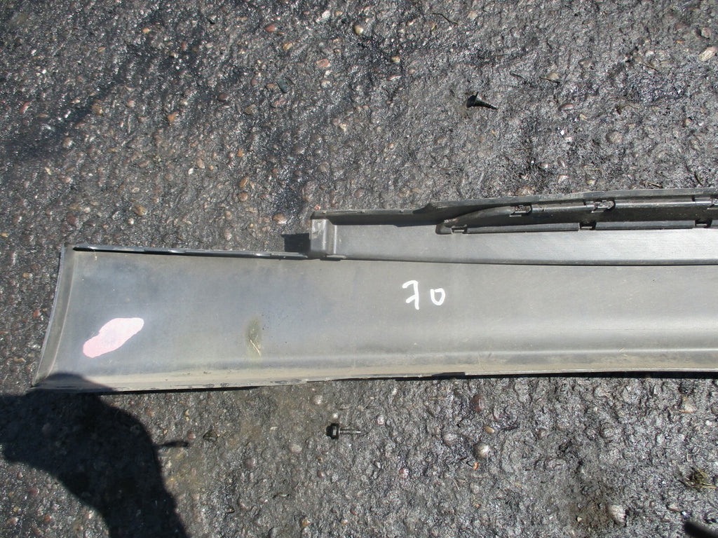 BMW 1 SERIES E87 2006 OS DRIVER SIDE SKIRT PLASTIC SILL COVER IN SILVER GREY