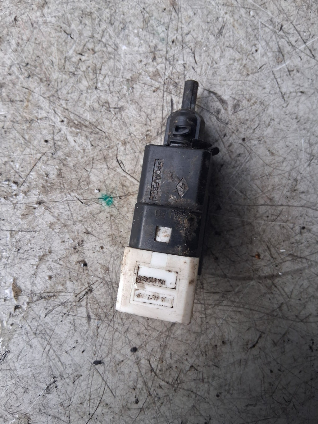 2019 RENAULT MASTER BRAKE LIGHT SWITCH 253205115R