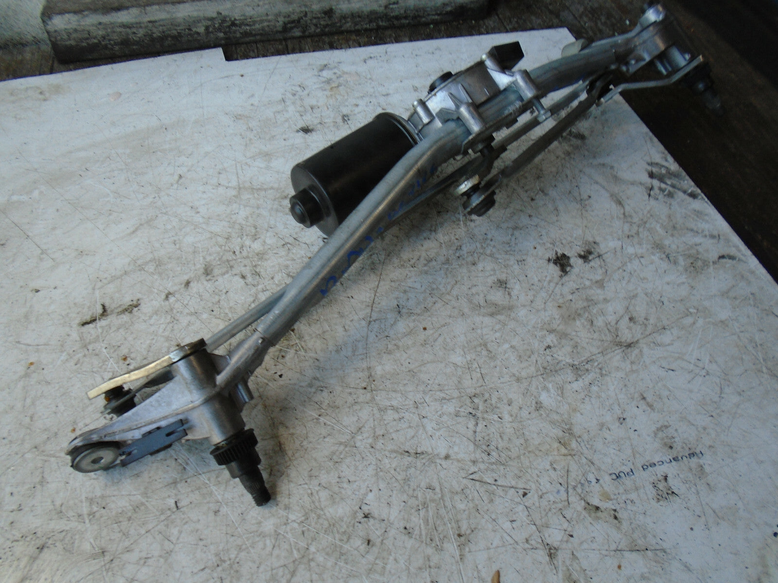 BMW 3 SERIES 2008 E90 FRONT WINDSCREEN WIPER MOTOR MECHANISM 6978264