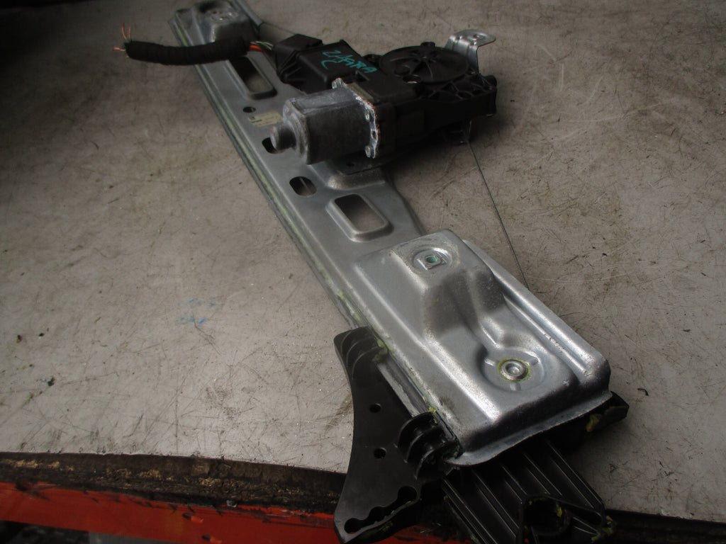 2011 VAUXHALL ZAFIRA C RIGHT SIDE WINDOW REGULATOR 13260142
