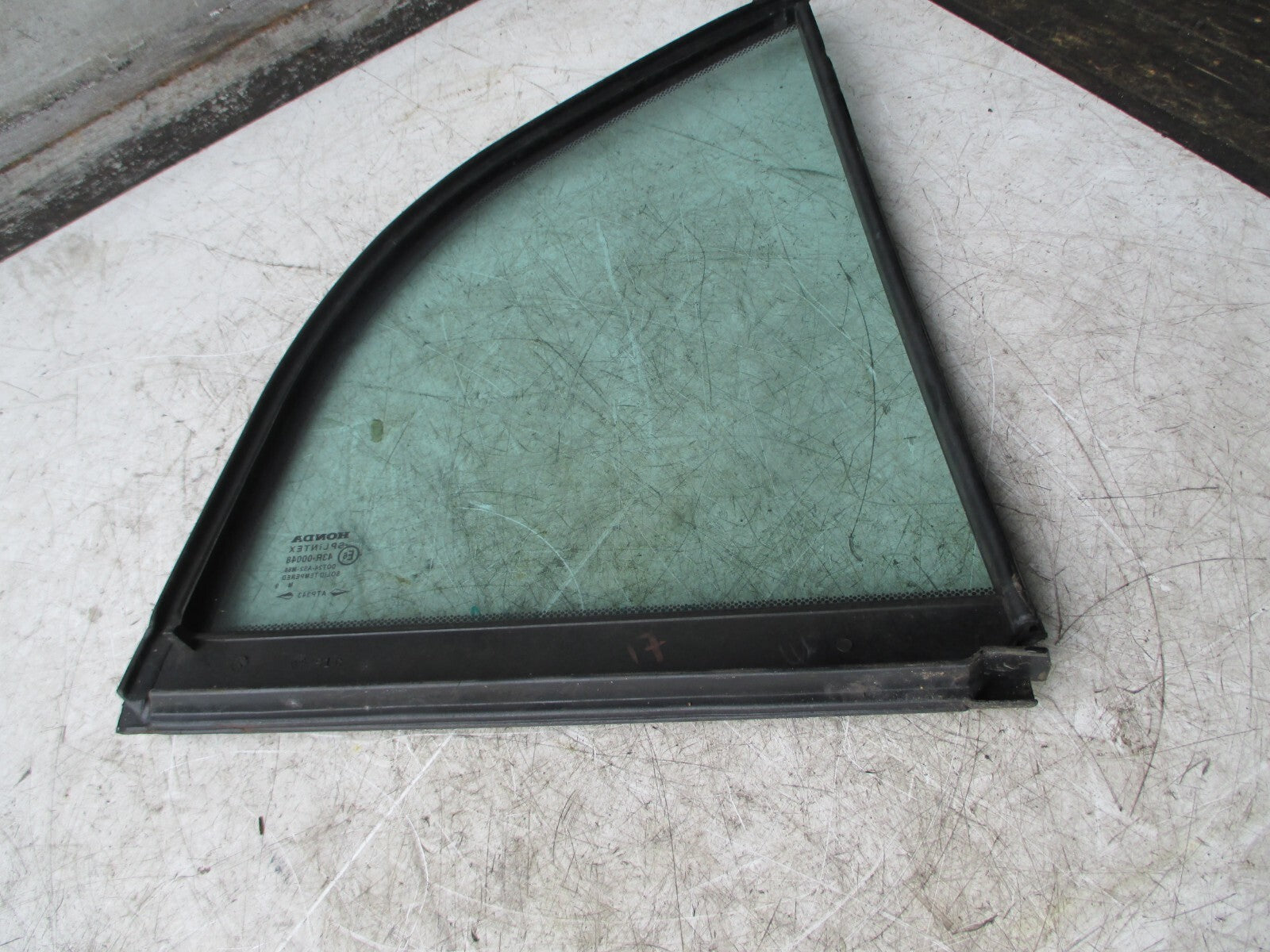 HONDA ACCORD MK6 OSR DRIVER SIDE REAR QUARTER WINDOW GLASS