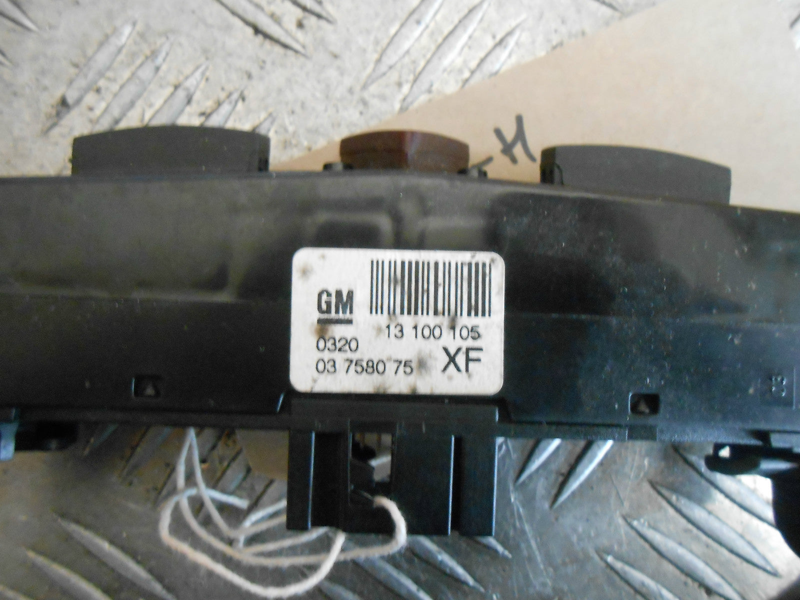 VAUXHALL ASTRA MK5 2007 HAZARD WINDOW LOCK SWITCH BUTTON 13100105
