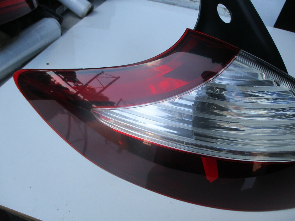 RENAULT MEGANE MK3 2015 NSR PASSENGER SIDE REAR BRAKE LIGHT CLUSTER 265550548R