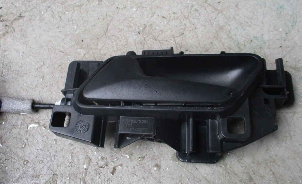 2021 CITROEN BERLINGO NSF PASSENGER FRONT DOOR LOCK MECH CATCH HANDLE 16943582