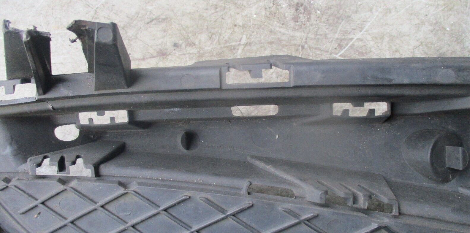 2011 JAGUAR XF BUMPER TRIM/GRILL