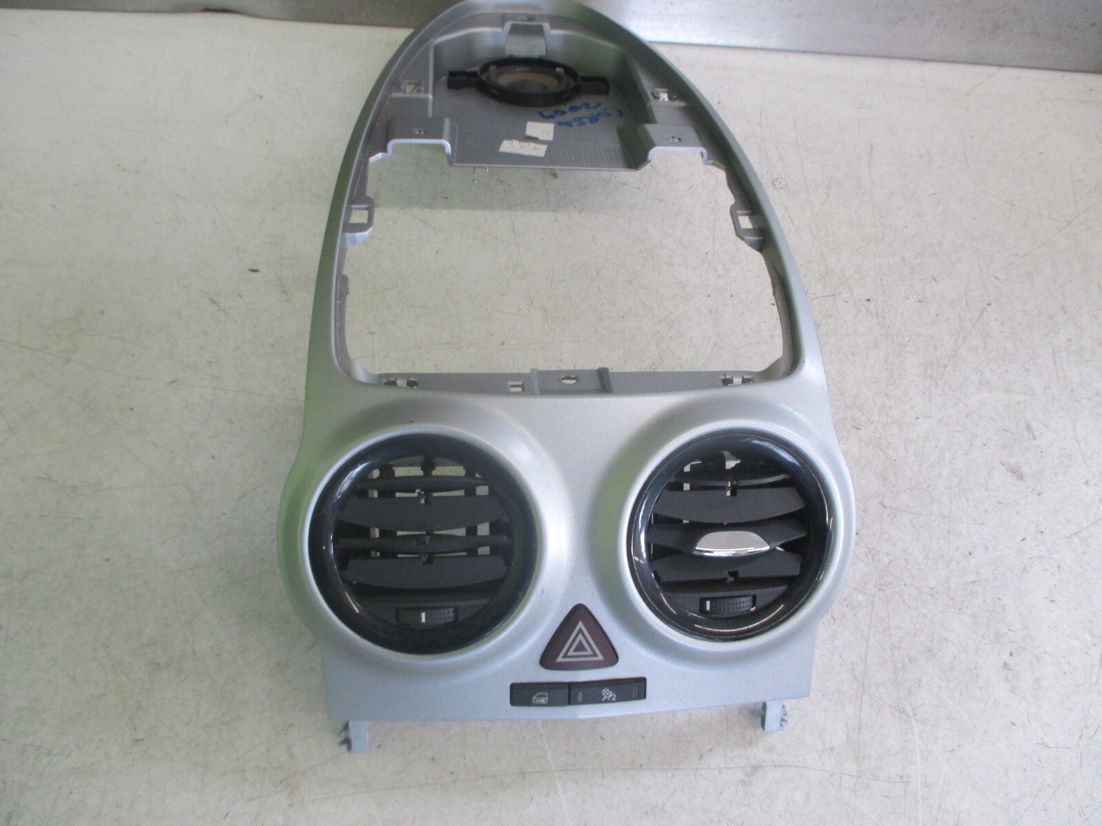 VAUXHALL CORSA 2009 AIRVENT WITH SURROUND TRIM