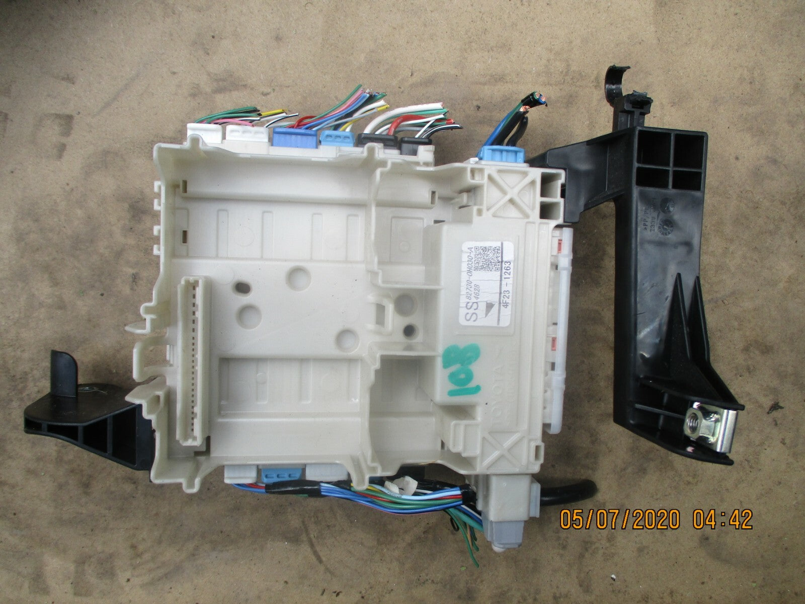 PEUGEOT 108 MK2 2014 1.0 PETROL FUSE BOX MODULE 827300H030