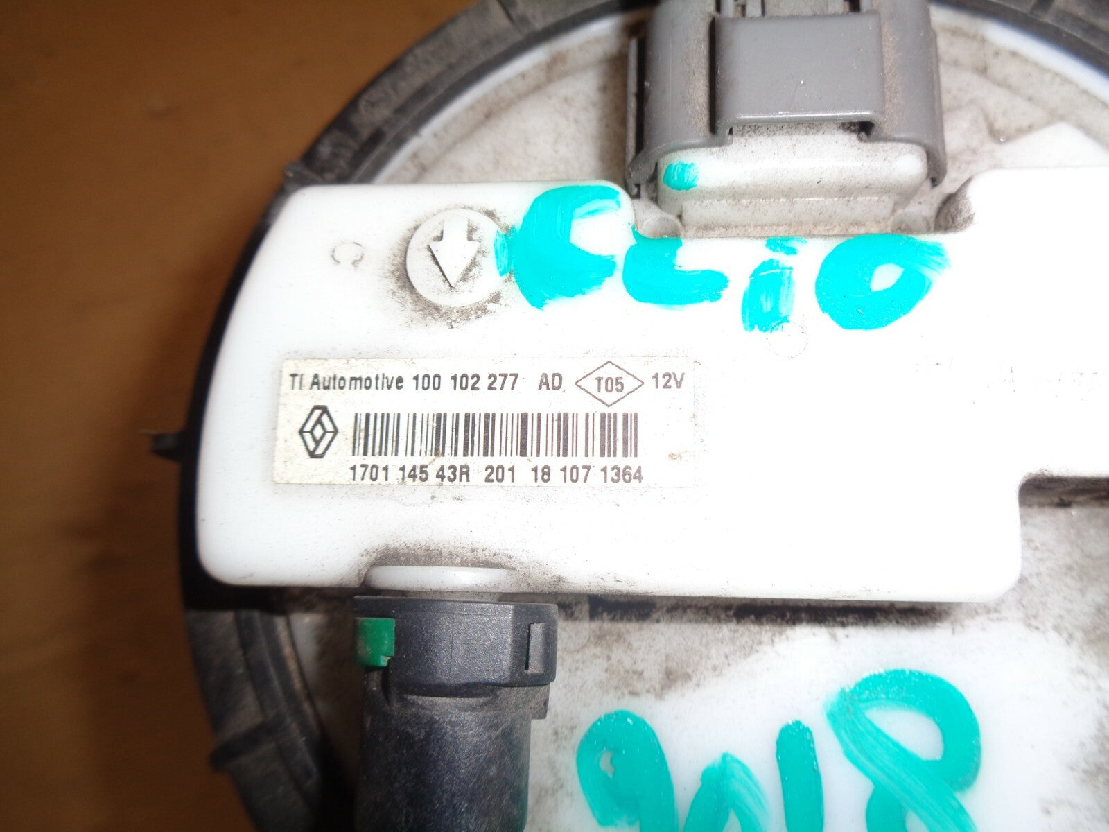 RENAULT CLIO CAPTUR FUEL SENDER UNIT FUEL PIMP 100102277