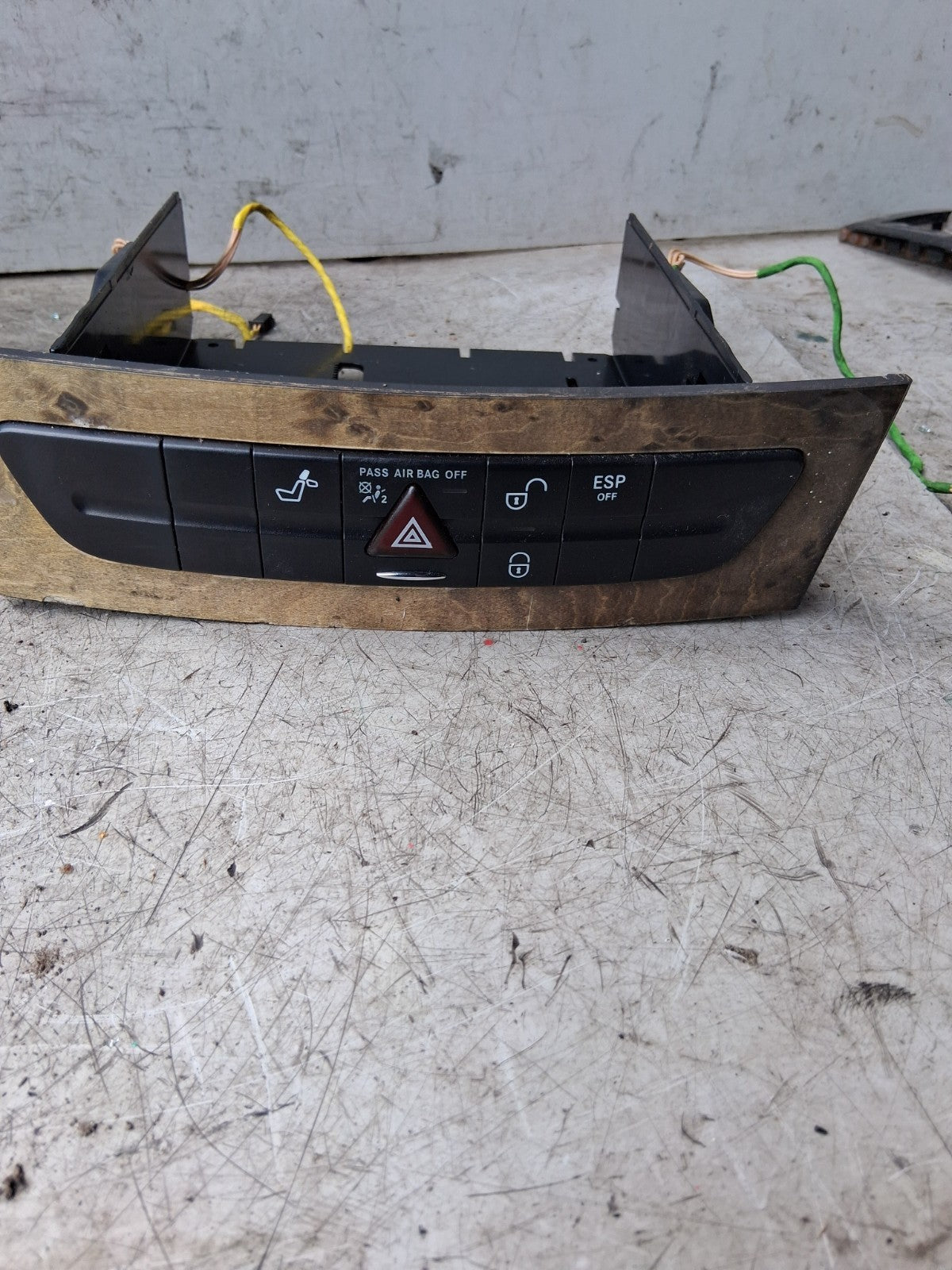 2005 MERCEDES E CLASS HAZARD WARNING LIGHT SWITCH PANEL TRAY