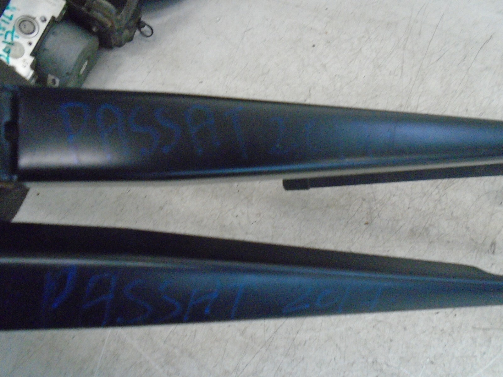 VOLKSWAGEN PASSAT 2017 B8 WINDSCREEN FRONT PAIR WIPER ARMS 3G2955409