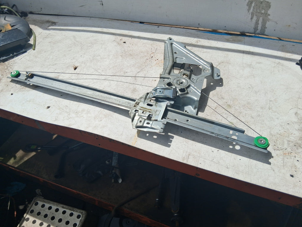 2010 MERCEDES SPRINTER W906 NSF PASSENGER SIDE FRONT WINDOW MOTOR & REGULATOR