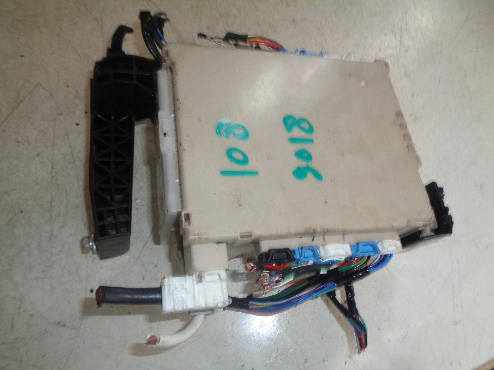 PEUGEOT 108 2018 1.2 PETROL BCM BODY CONTROL MODULE 892210H010