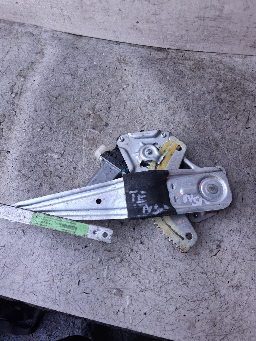 2016 NISSAN NOTE NSR PASSENGER SIDE REAR LEFT WINDOW MOTOR REGULATOR 827301HB1A