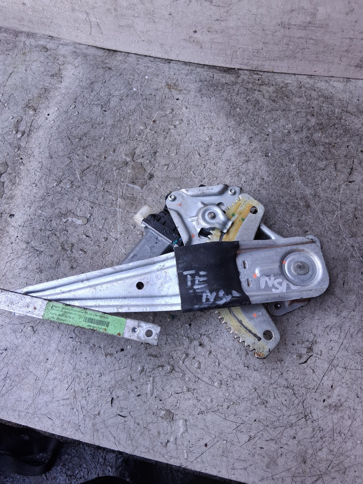 2016 NISSAN NOTE NSR PASSENGER SIDE REAR LEFT WINDOW MOTOR REGULATOR 827301HB1A