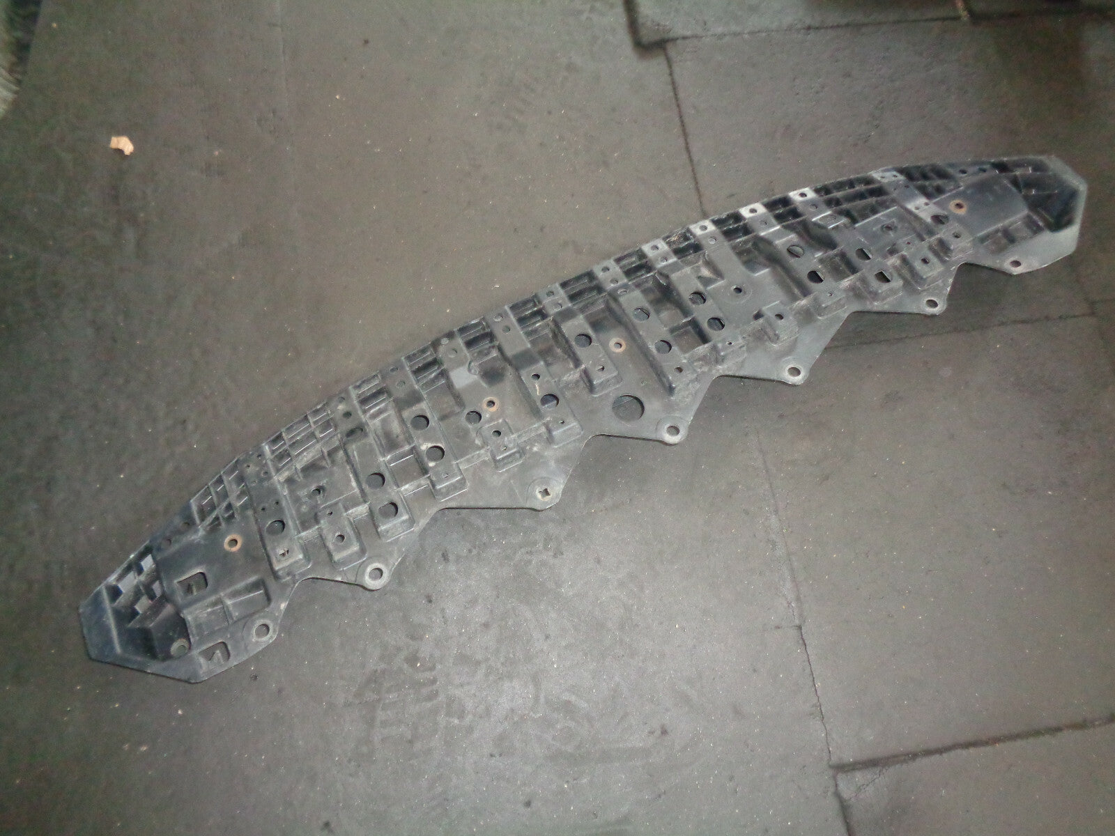 TOYOTA YARIS MK3 2013 FRONT BUMPER UNDER TRAY 52618D030