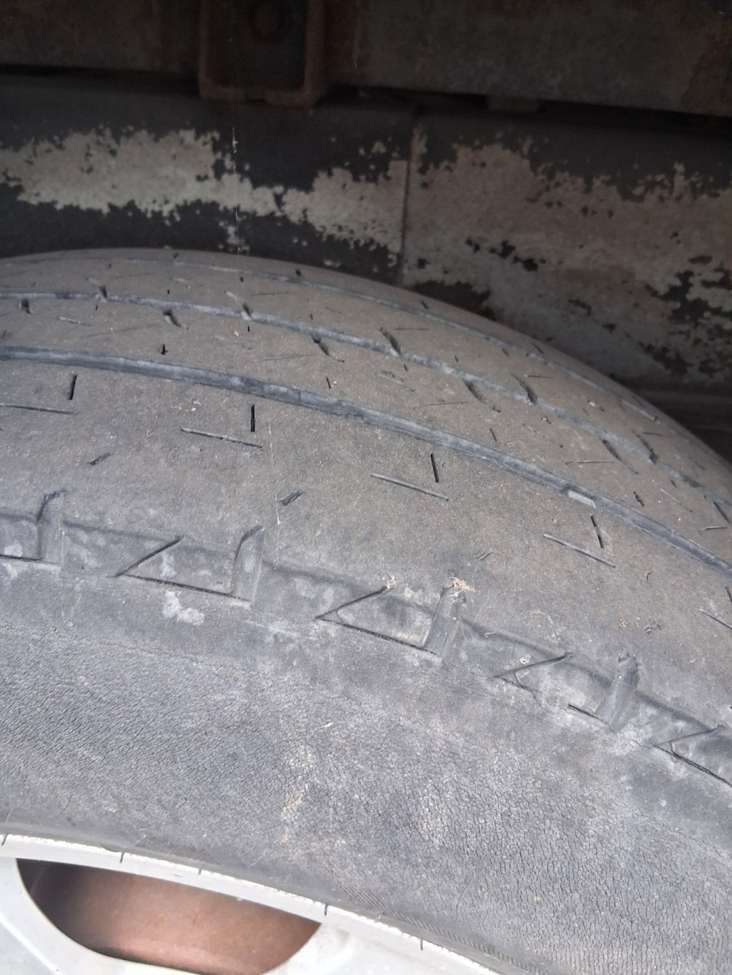 2020 SAIC LDV V80 16 INCH ALLOY WHEEL WITH TYRE 215/75R16