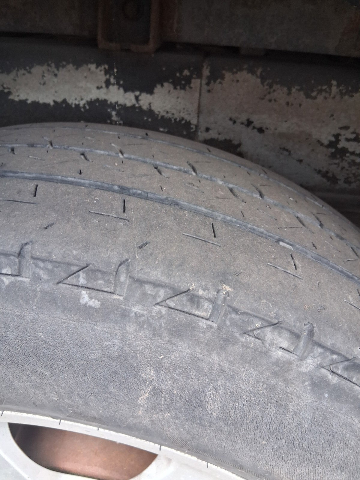 2020 SAIC LDV V80 16 INCH ALLOY WHEEL WITH TYRE 215/75R16