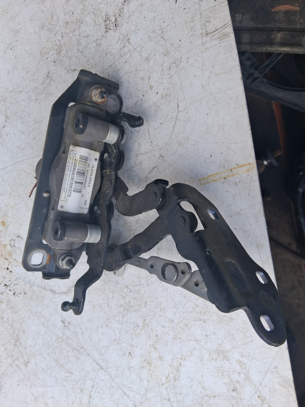2015 MERCEDES BENZ C CLASS W204 NS PASSENGER SIDE BONNET ACTUATOR A2129066201