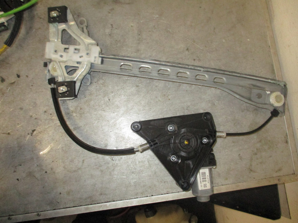TOYOTA AYGO AB40 MK2 NSF PASSENGER SIDE FRONT REGULATOR 402663A